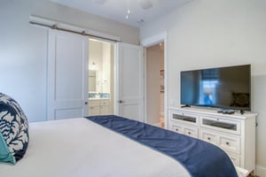 King Bedroom, 1st Floor