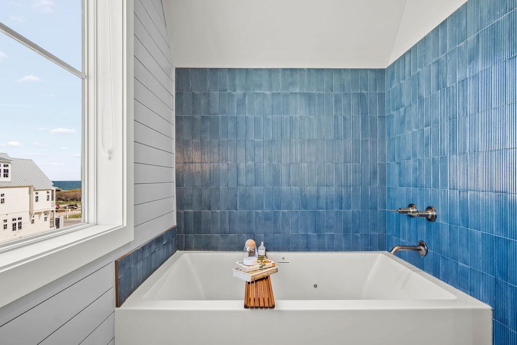 Primary King Bathroom, 3rd Floor