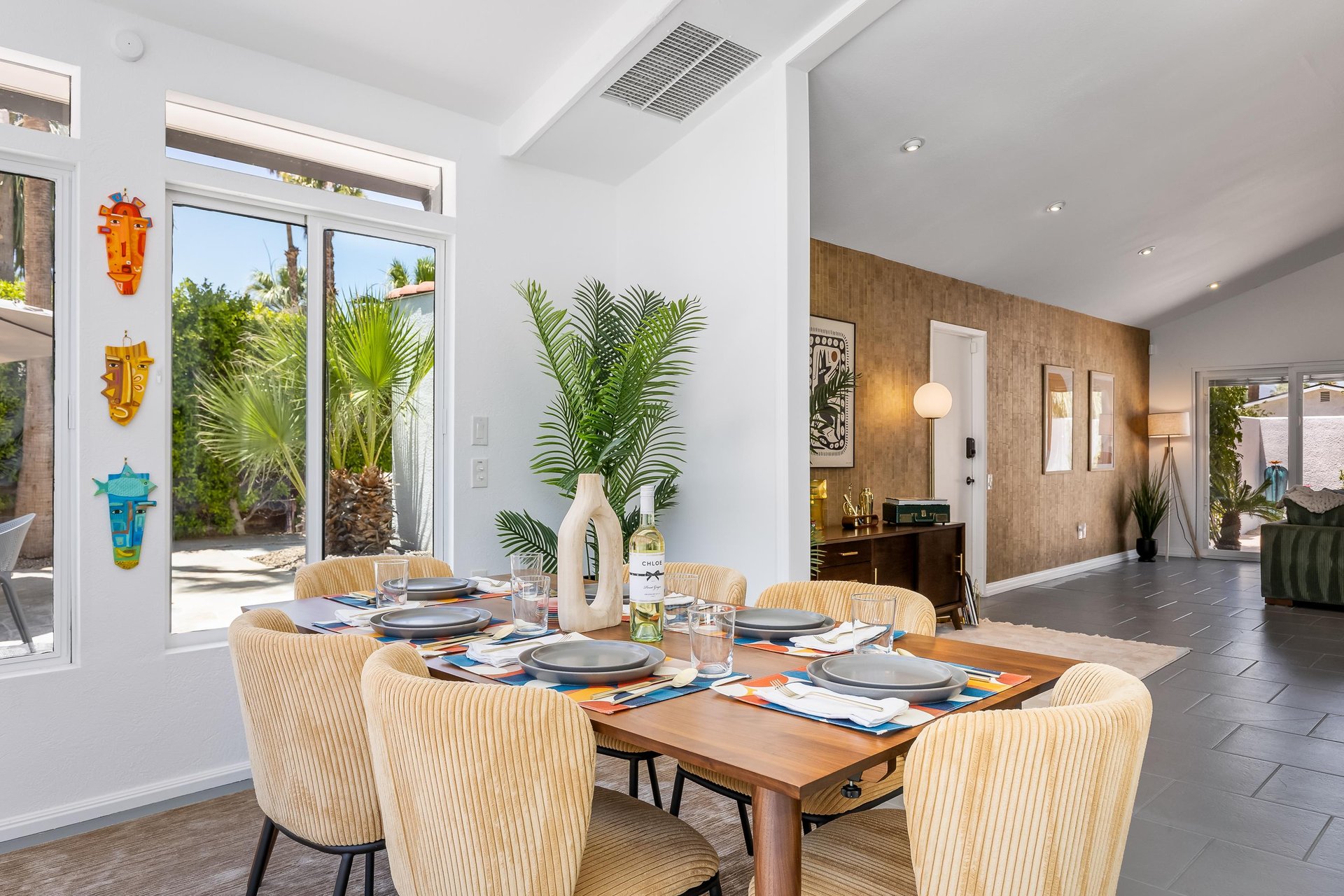 Indoor dining for six