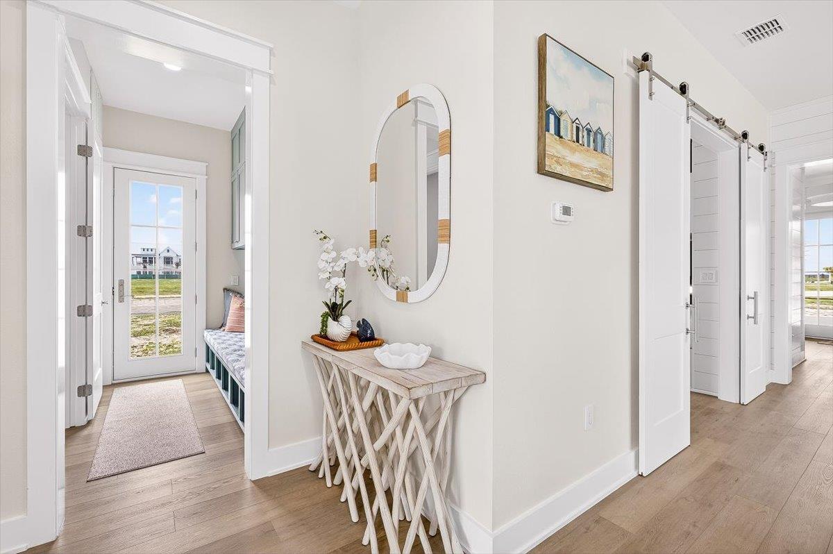 Side Entry, 1st Floor