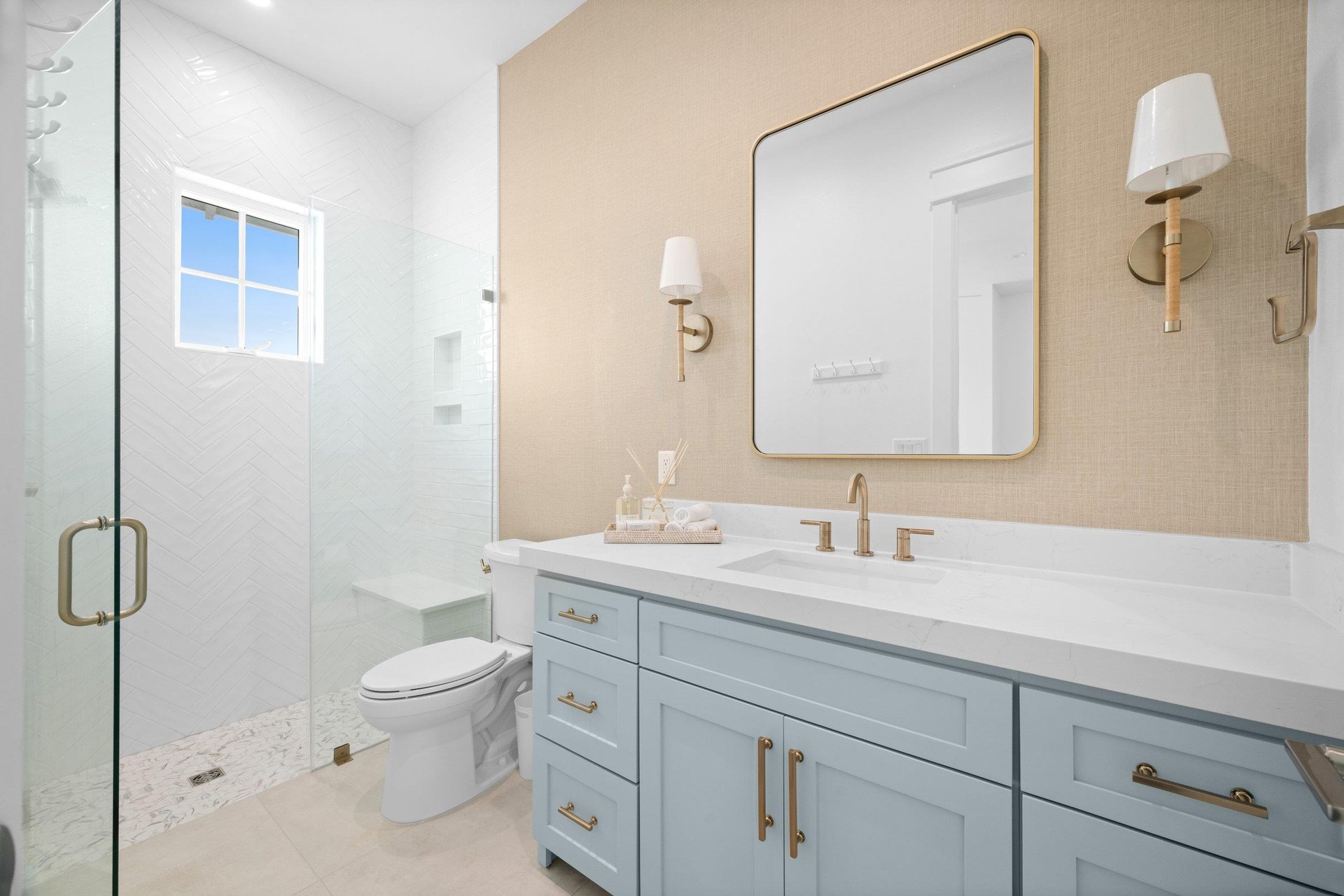 2nd Floor, Third King Bathroom