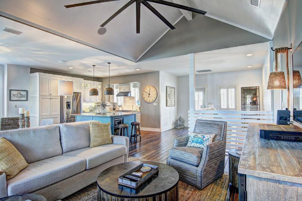 2nd floor living area