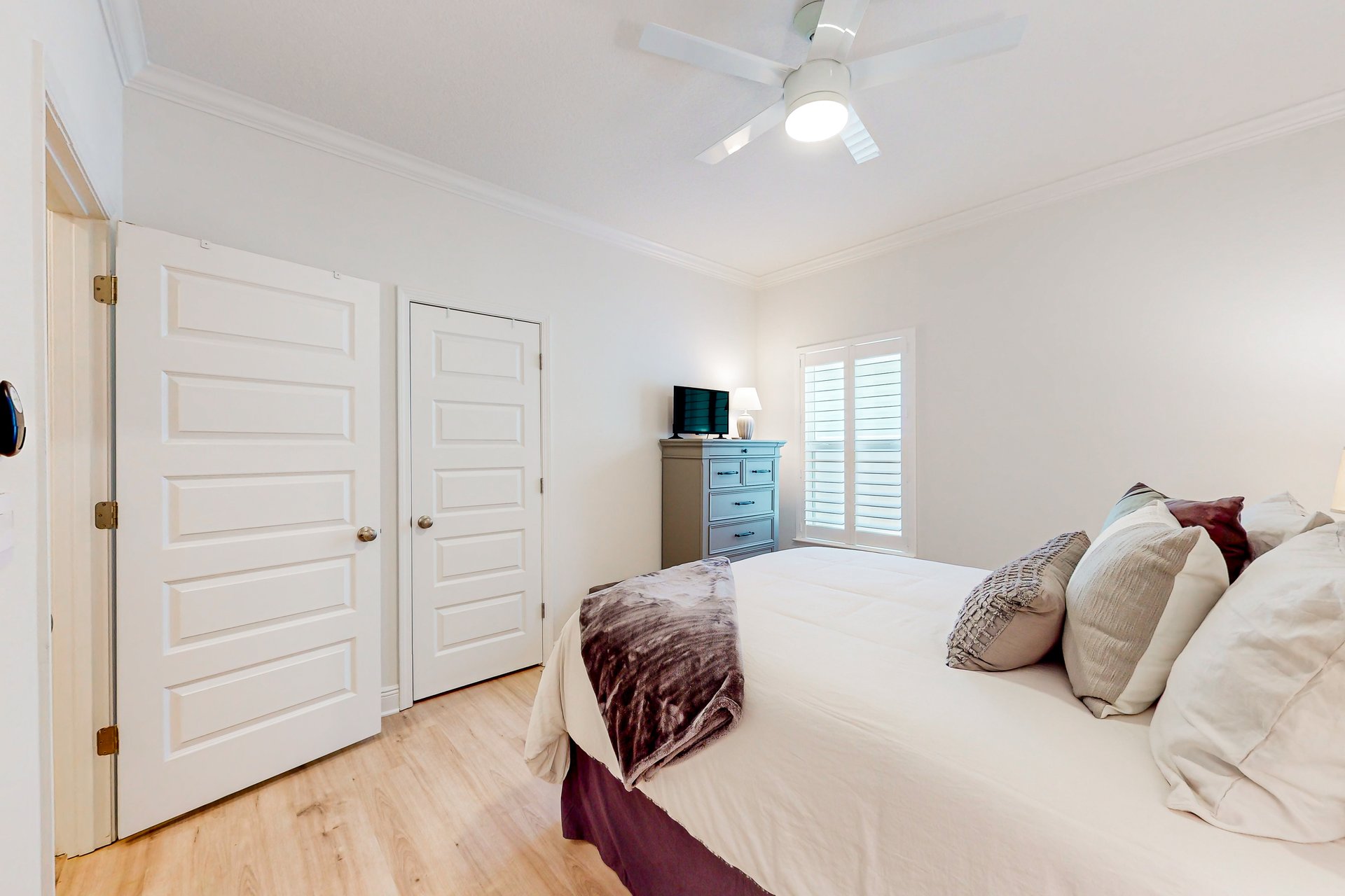 The Beach and Bay Nest 16