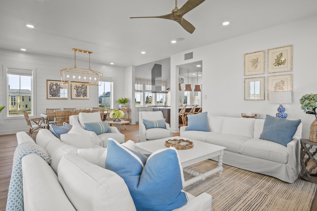 Spacious Living Room, 2nd Floor