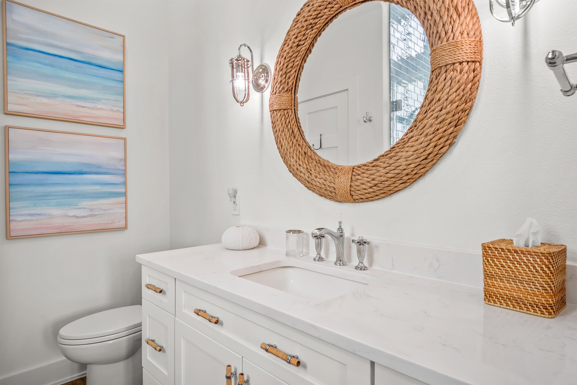 1st Floor, King Bathroom