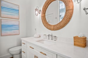 1st Floor, King Bathroom