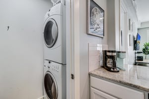 Full Size Washer  Dryer in Laundry Closet