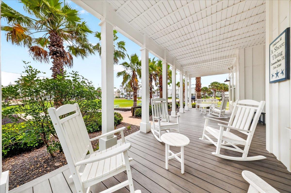 1st Floor, Front Porch