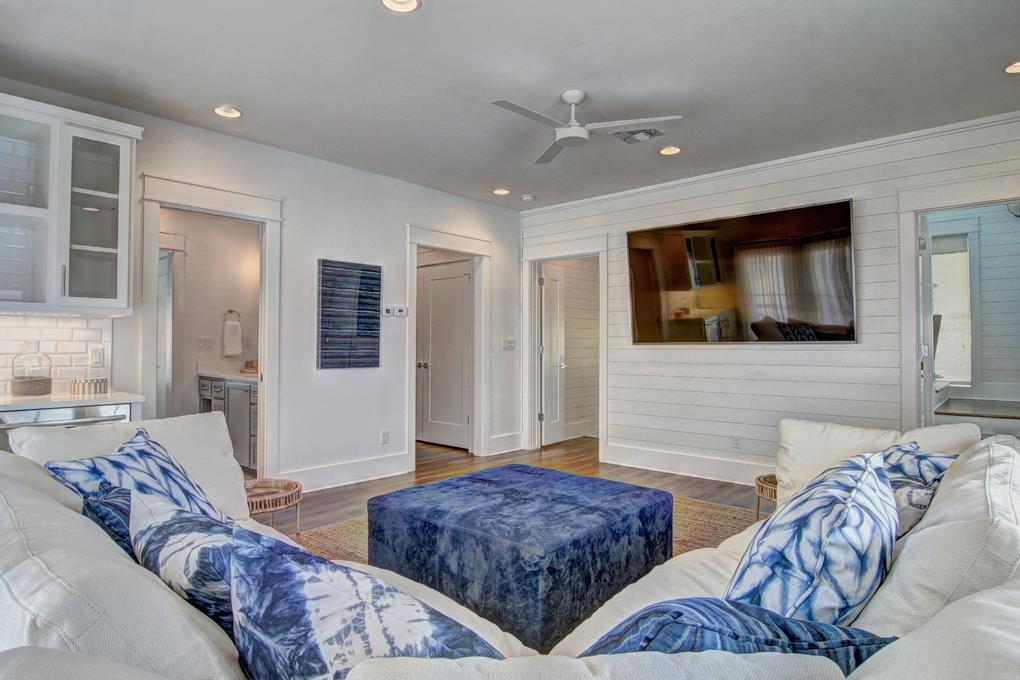 Living Area, 2nd Floor