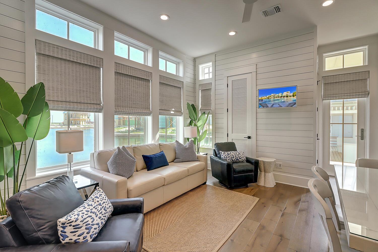 1st Floor, Living Area