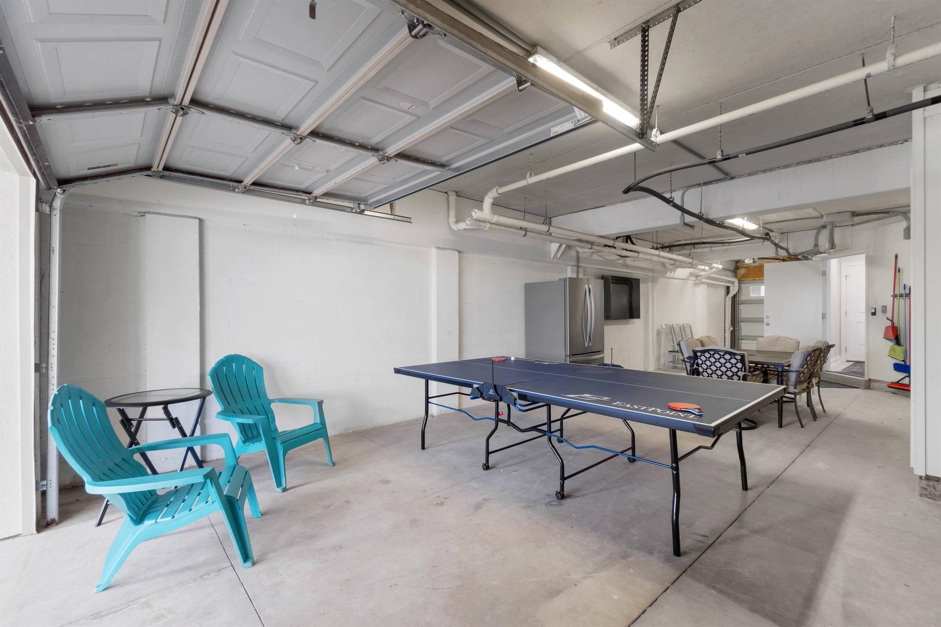 Garage W Extra Fridge, Smart Tv,  Ping Pong Table