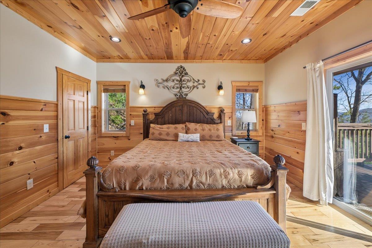 39Primary Bedroom