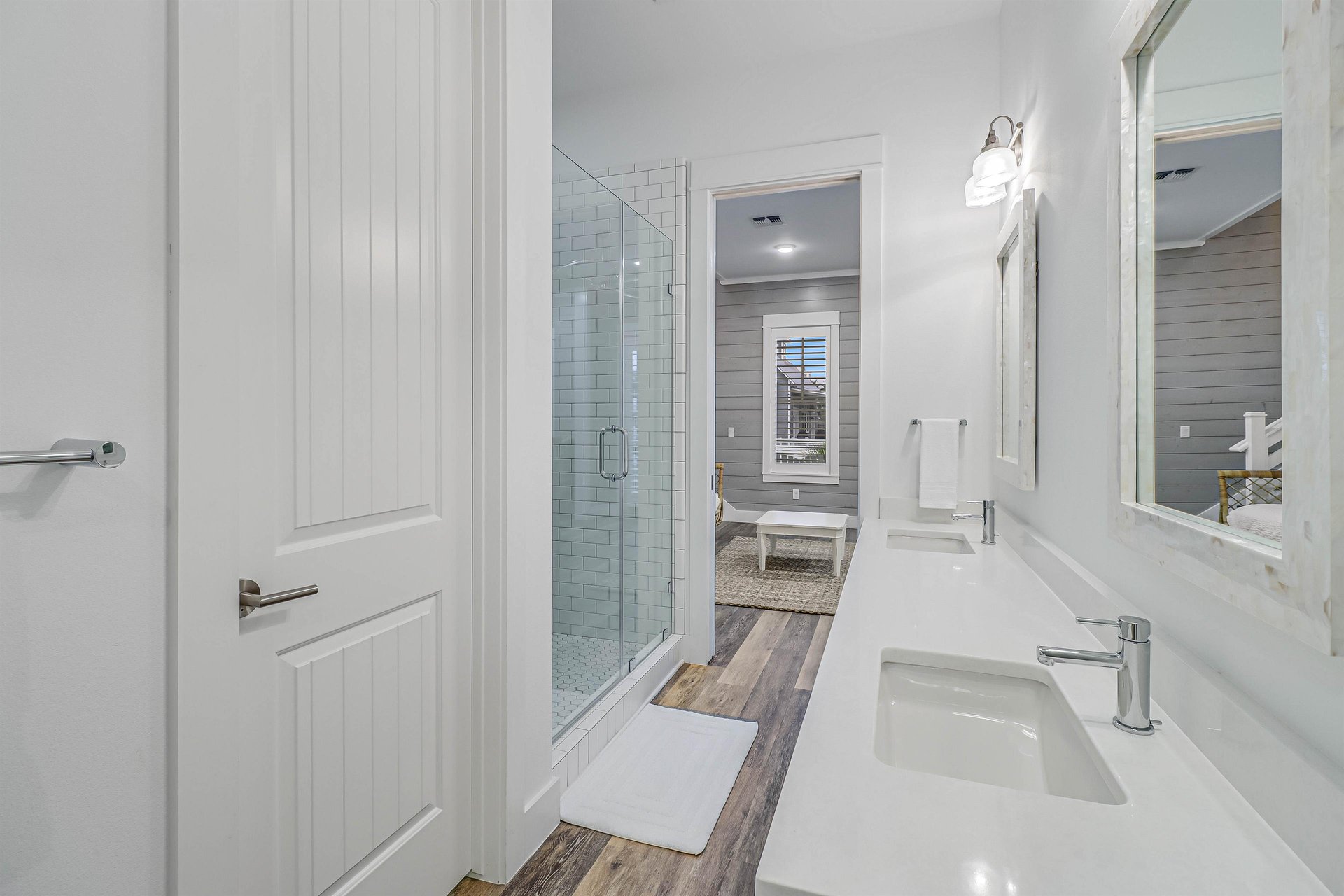 Shared Bathroom, 1st Floor