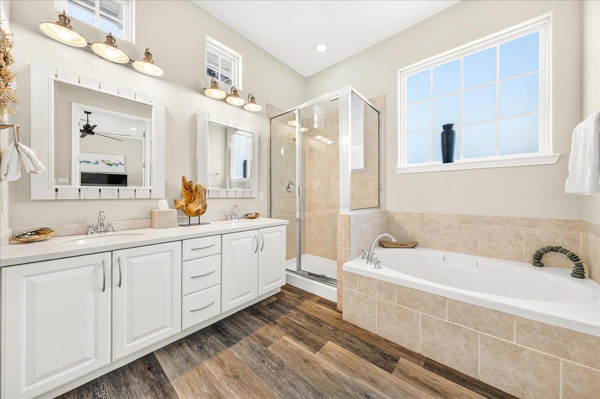 Primary King Bathroom, 1st Floor