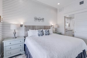 Back King Bedroom, 1st Floor