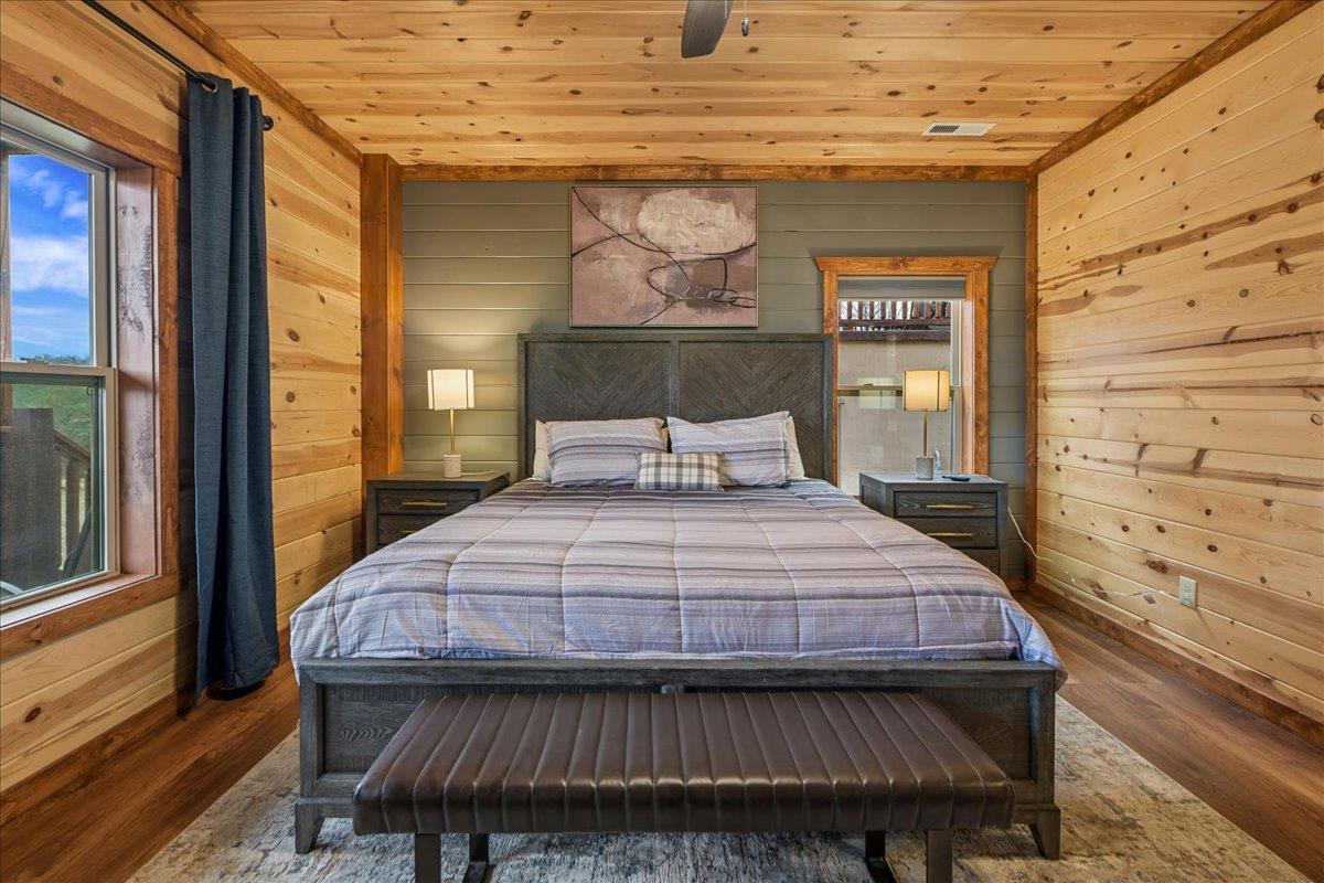 140Primary Bedroom