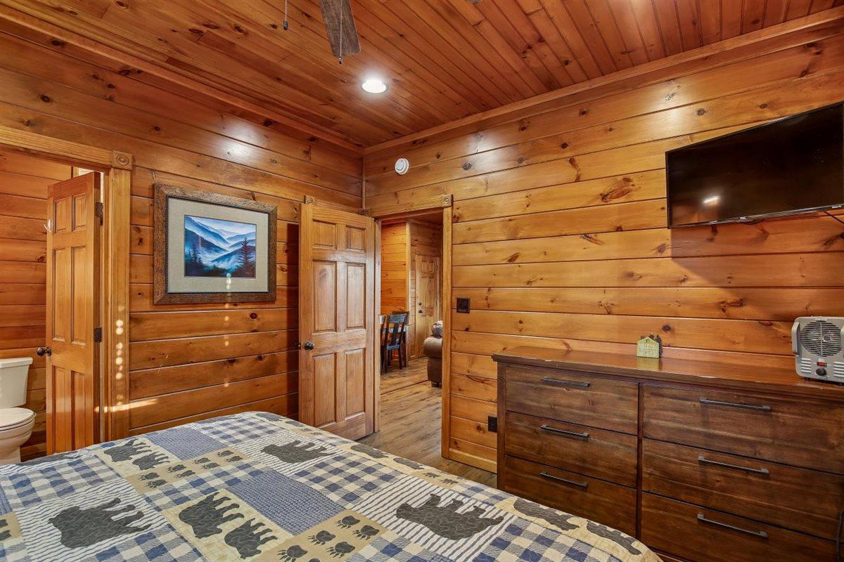 33Primary Bedroom