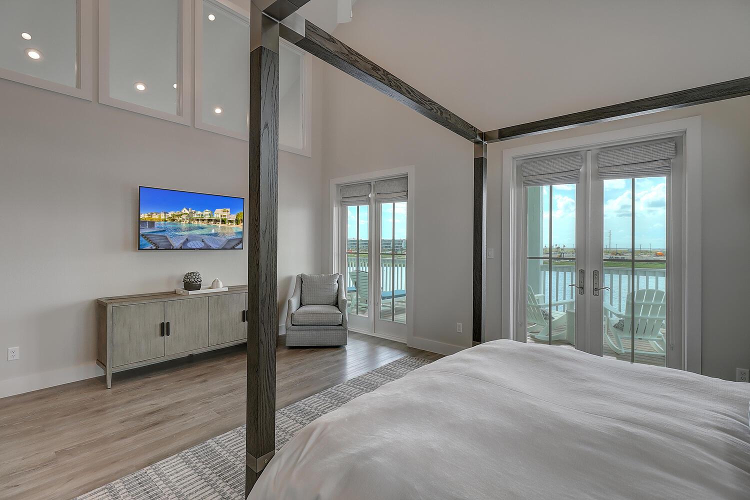 Master King Suite, 2nd Floor