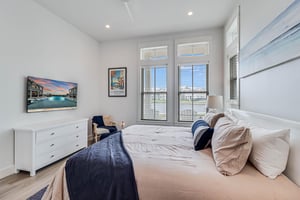 King Bedroom, 1st Floor