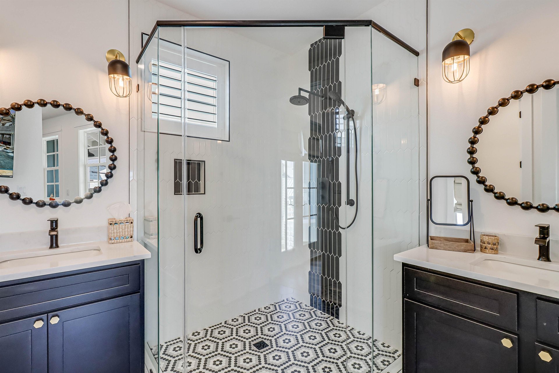 King Bathroom, 2nd Floor