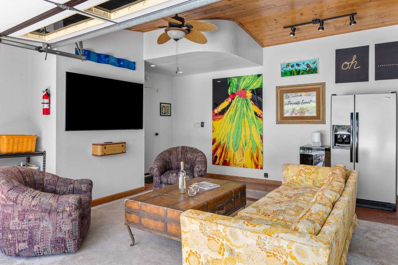 Equipped with a Smart TV, additional fridge, darts, exercise equipment, and washerdryer.