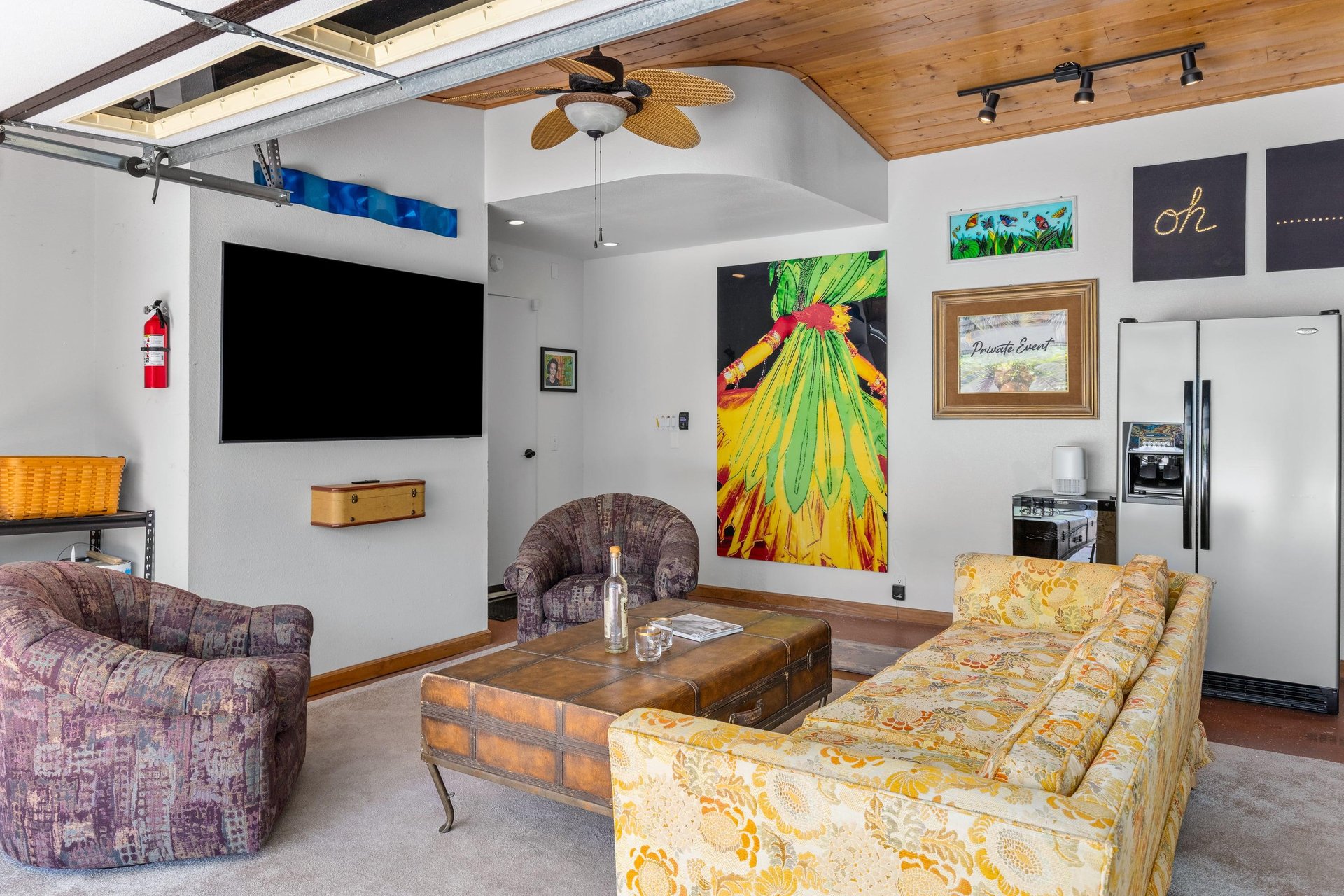 Equipped with a Smart TV, additional fridge, darts, exercise equipment, and washerdryer.