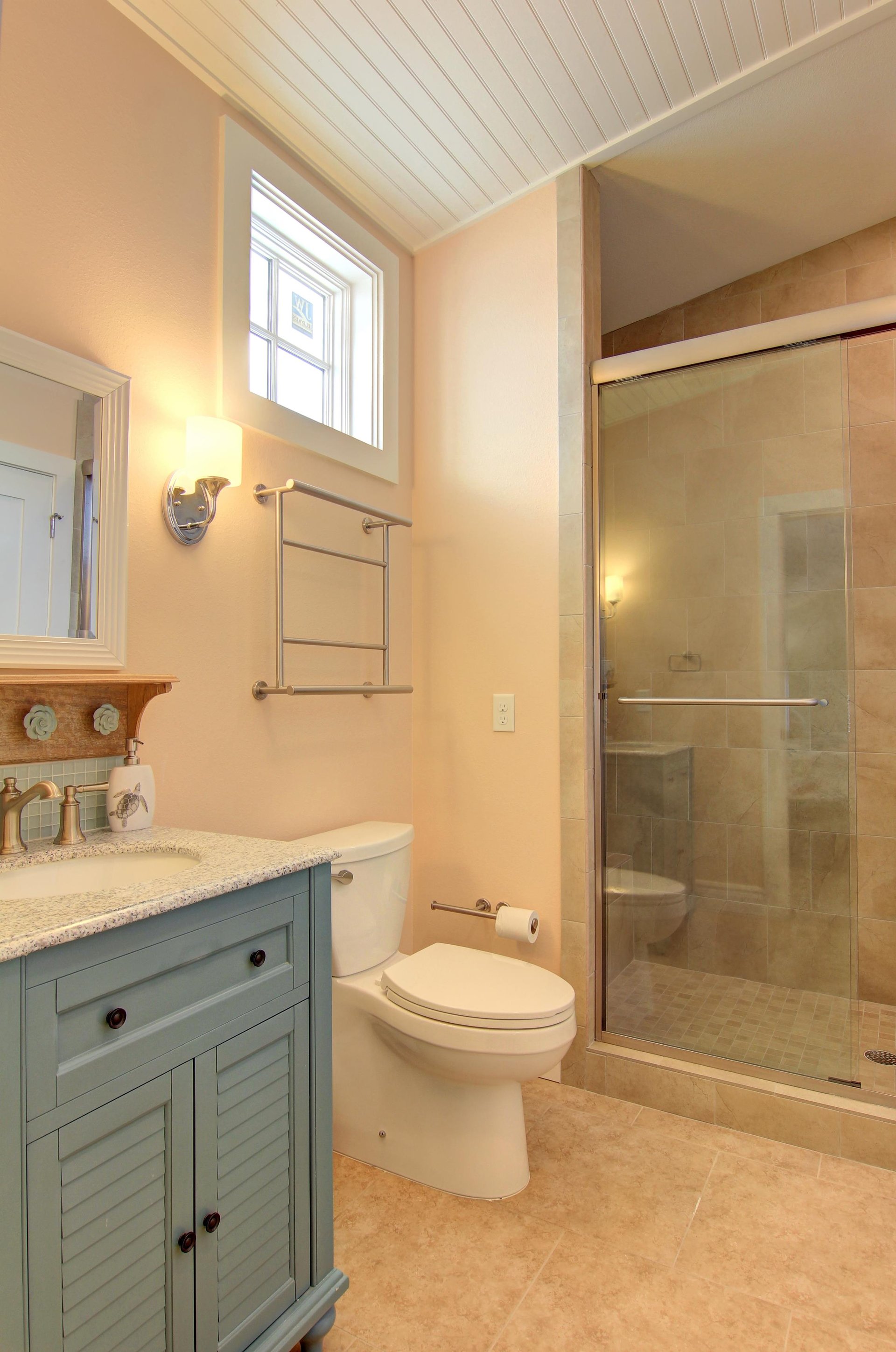 Shared Bathroom, 3rd Floor