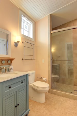 Shared Bathroom, 3rd Floor