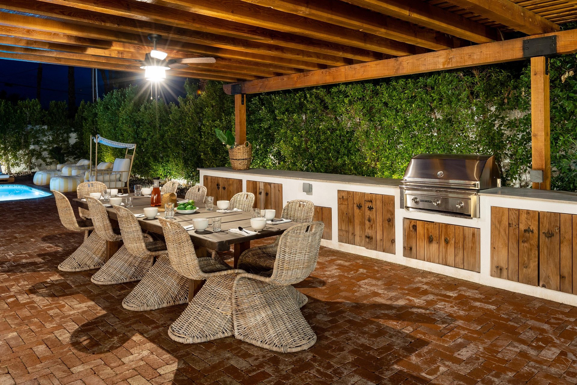Dine al fresco