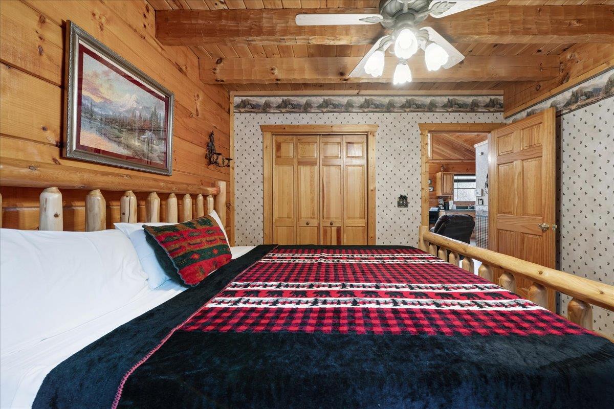 25Primary Bedroom