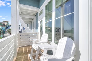 Living Room Deck, Views of The Town Center