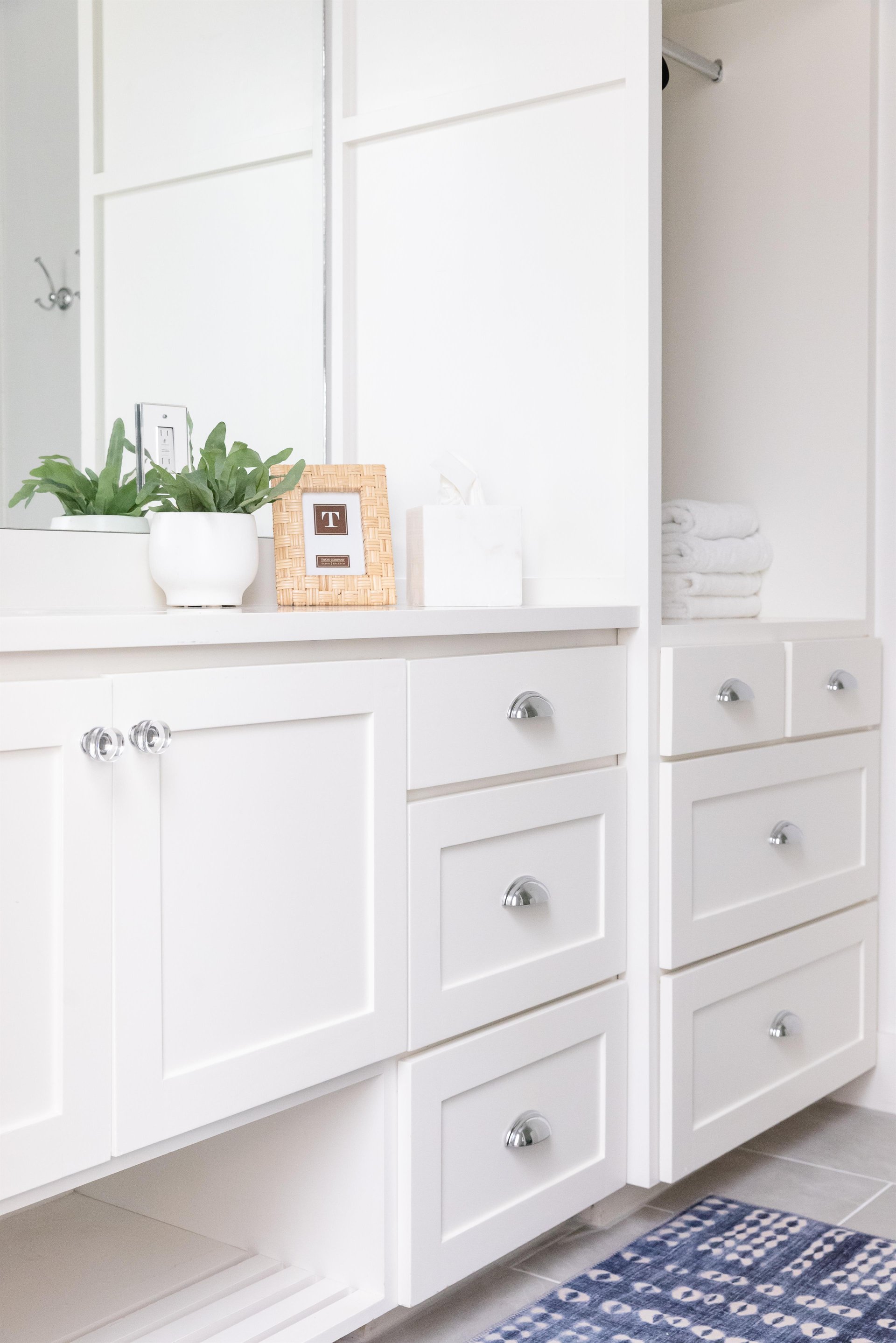 Right King Bedroom Bathroom, 1st Floor