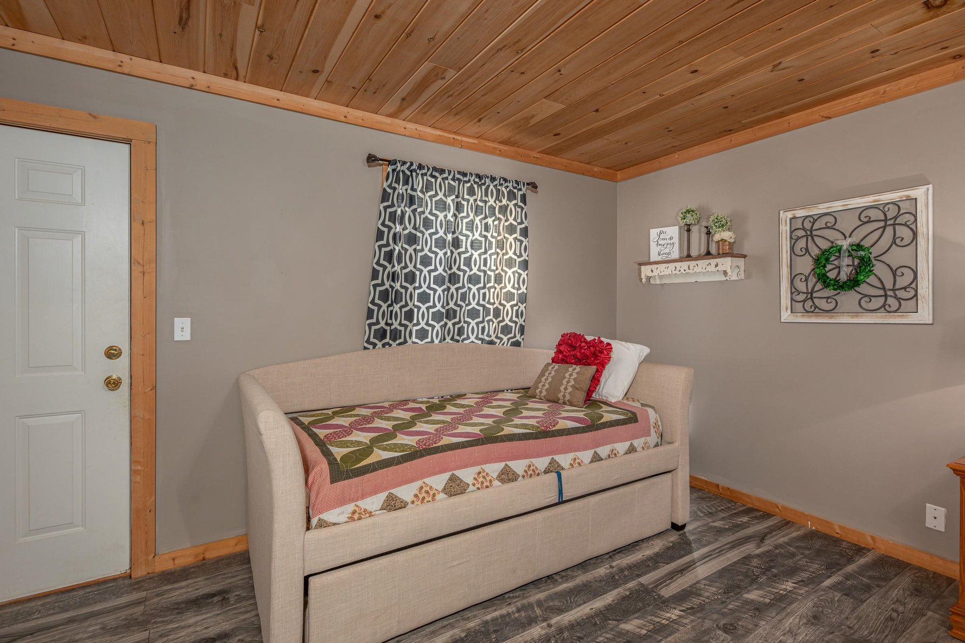 Trundle bed in a bedroom at Bearadise 4 Us, a 3 bedroom cabin rental located in Pigeon Forge
