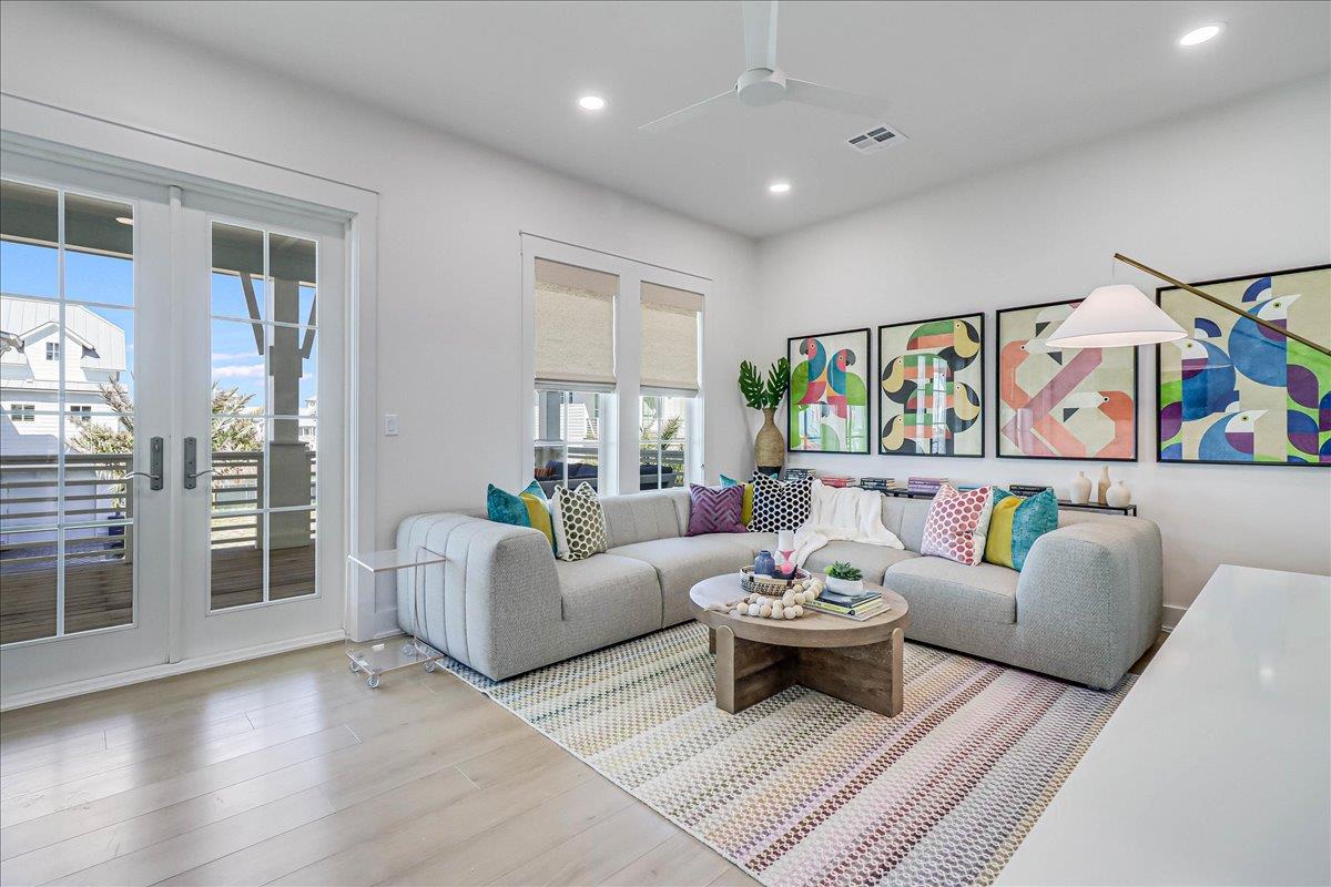 Living area, 2nd Floor