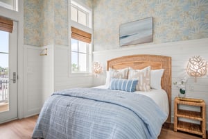 Queen Bedroom, 2nd Floor