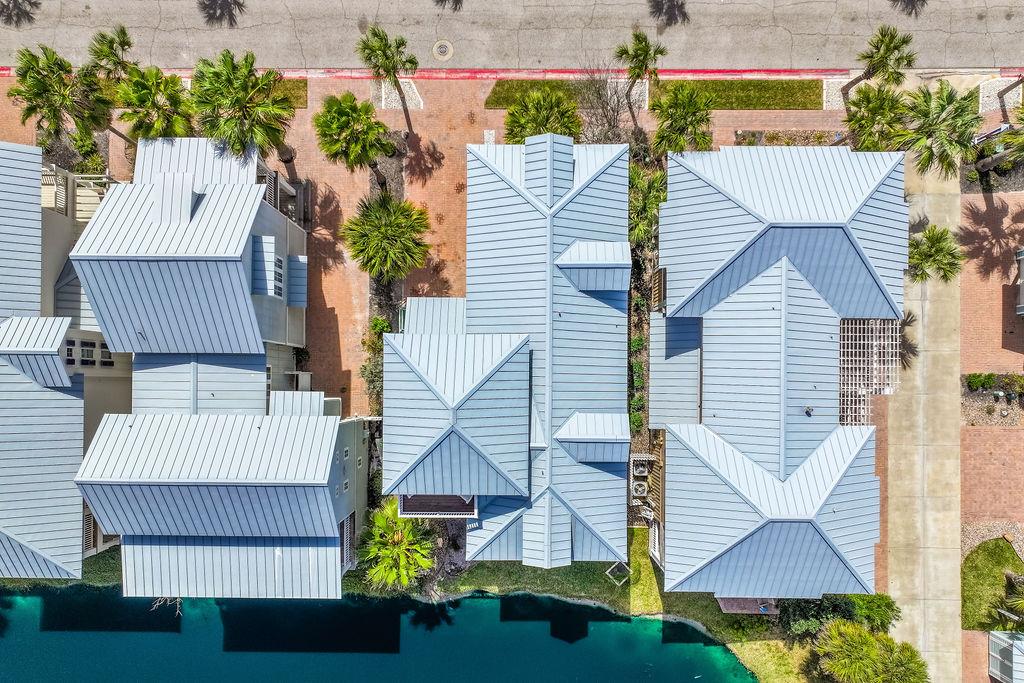 Lovey Dovey, Overhead View