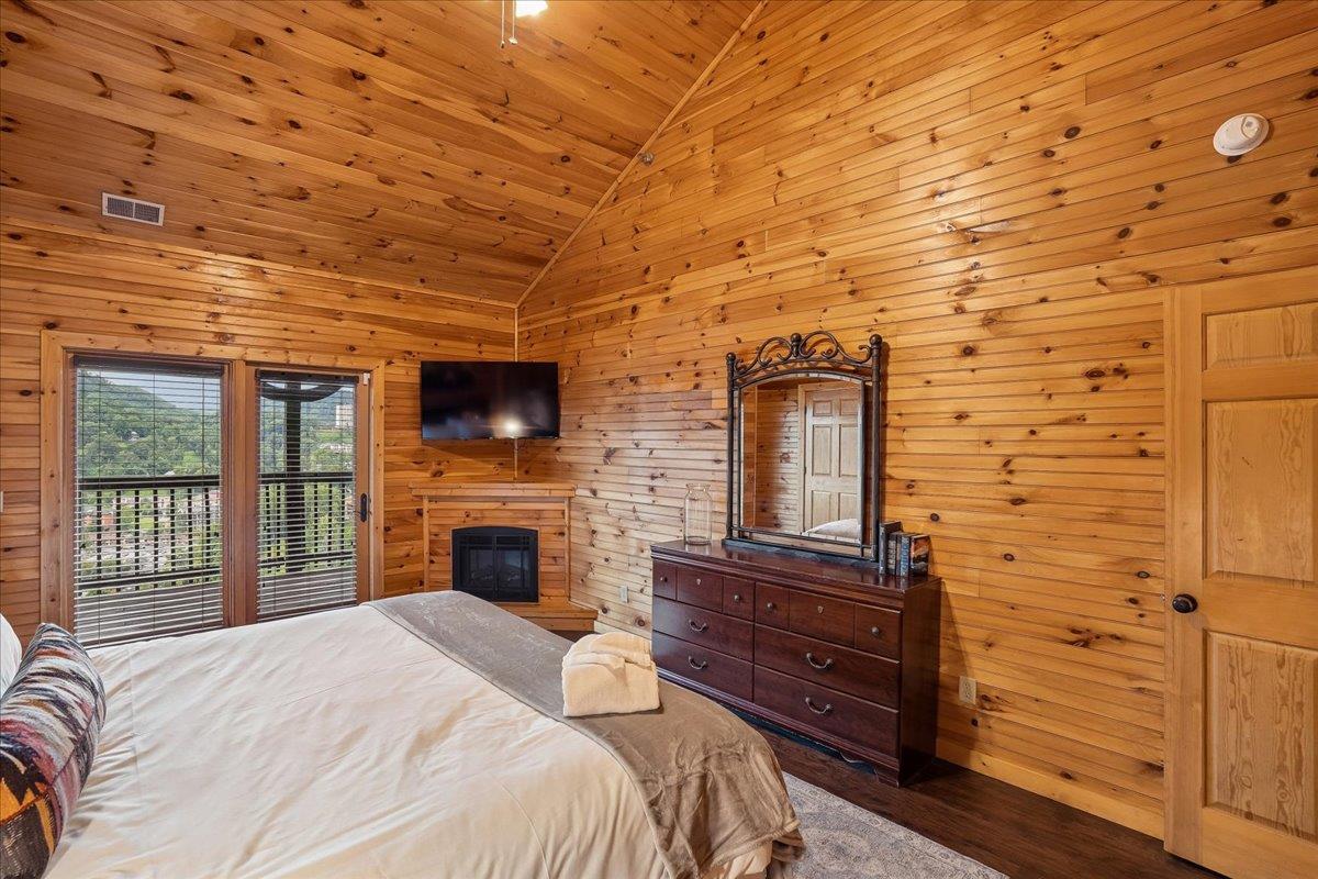035Bedroom