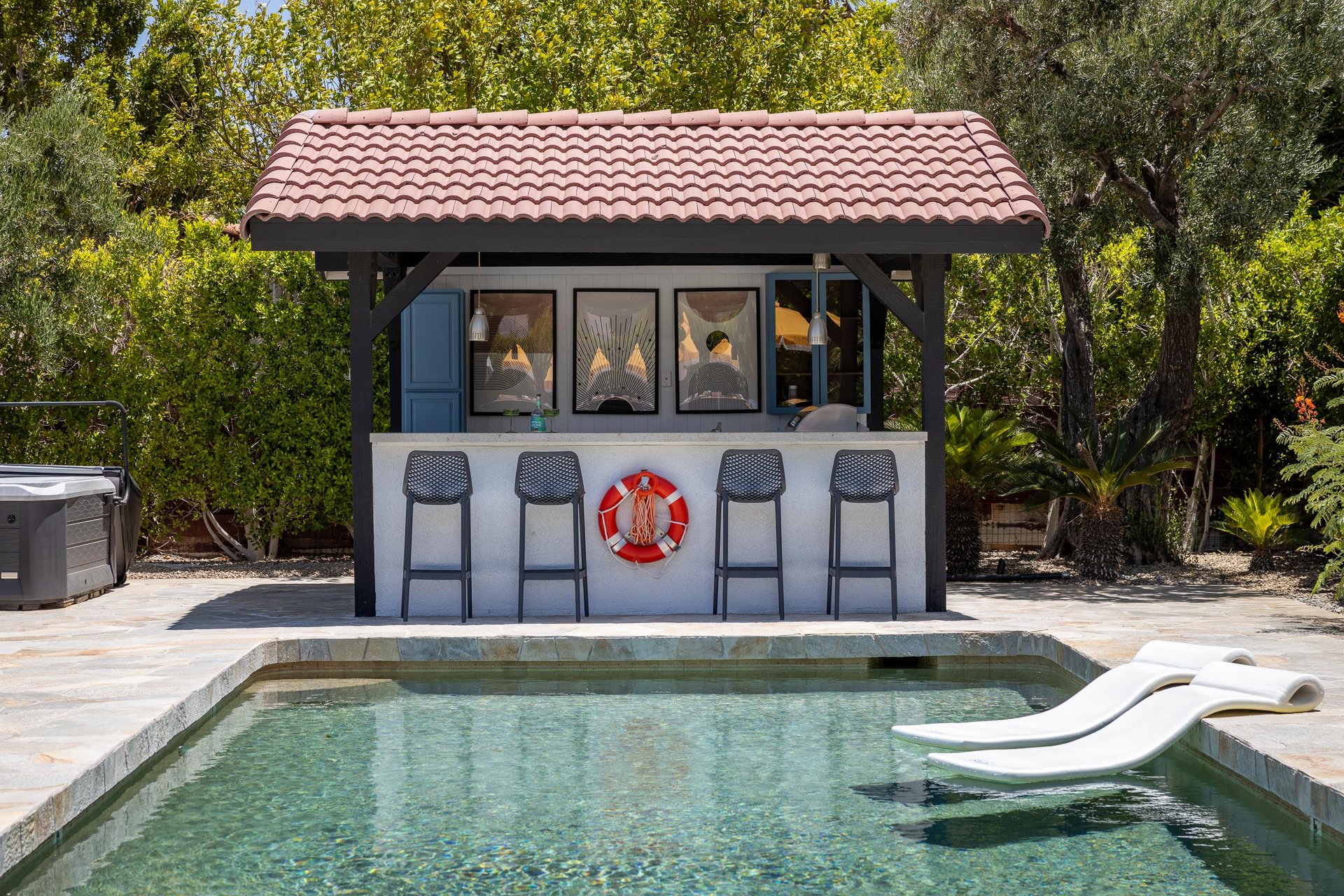 Covered bar and grill area