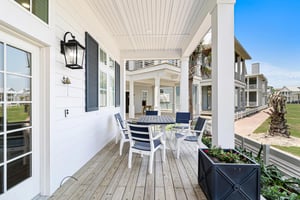 Outdoor Dining with Park View