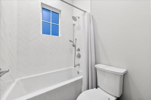 Bunk Bathroom, 1st Floor