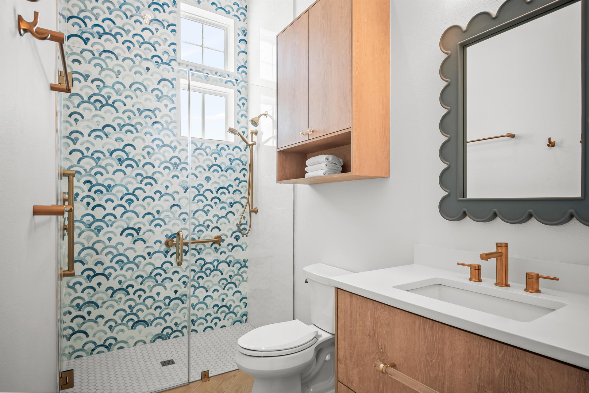 1st Floor, King Bathroom