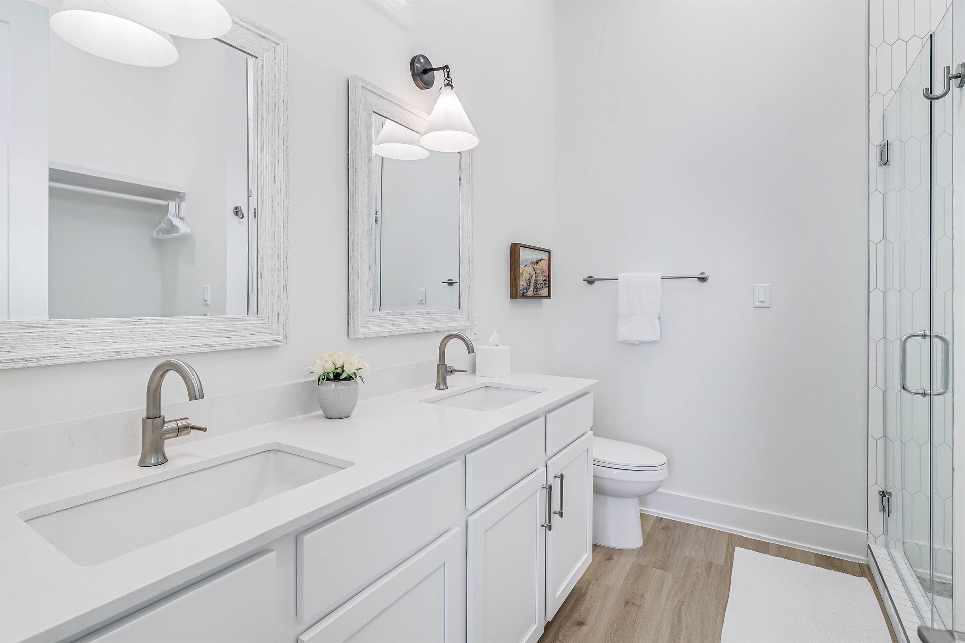 2nd Floor, Second King Bathroom