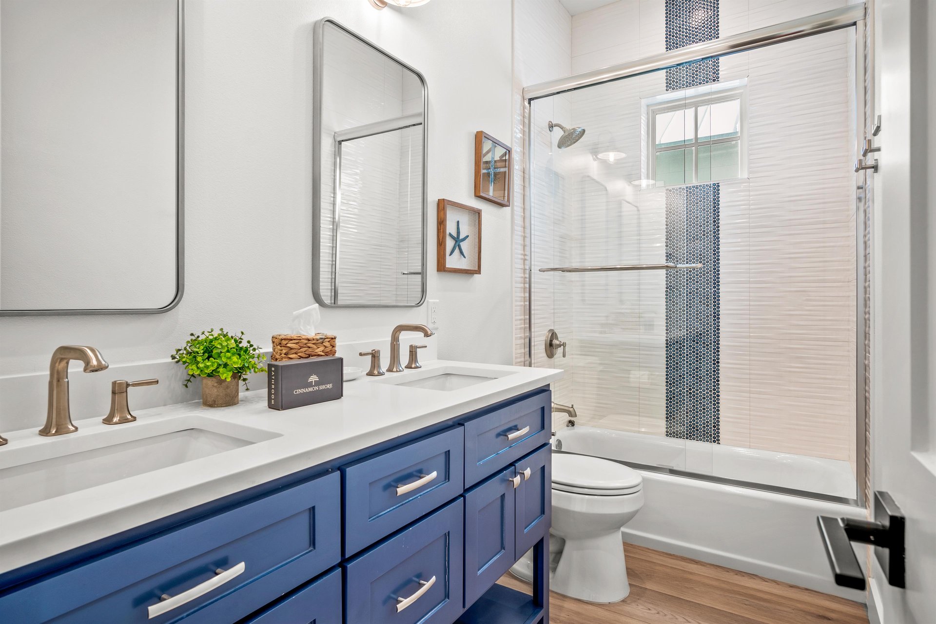 Shared Bathroom, 2nd Floor