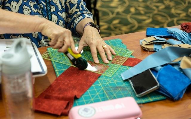 21646 quilter cutting fabric at a mountain quiltfest in pigeon forge