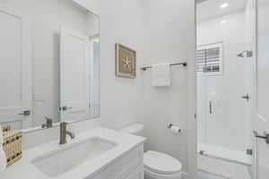 Shared Bathroom, Serving King Bedroom, 1st Floor