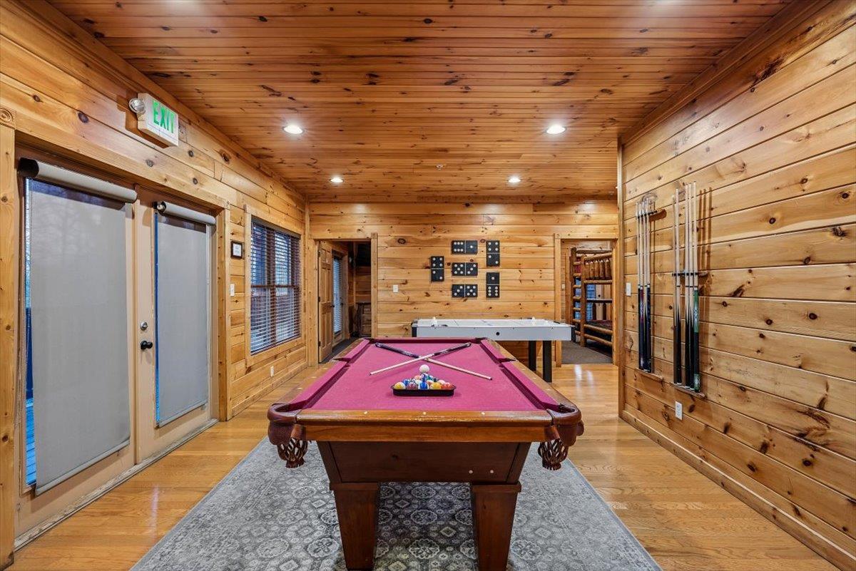 090Recreation Room