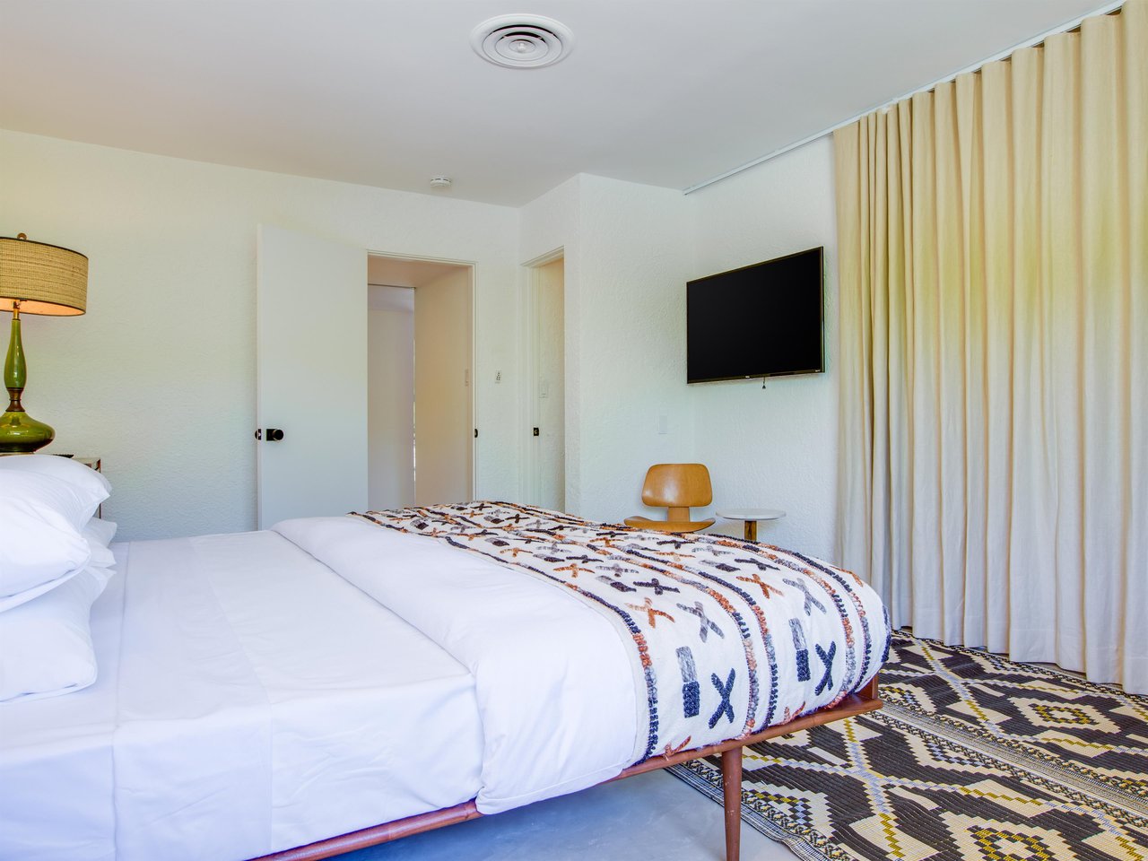 Luxurious and bright bedroom