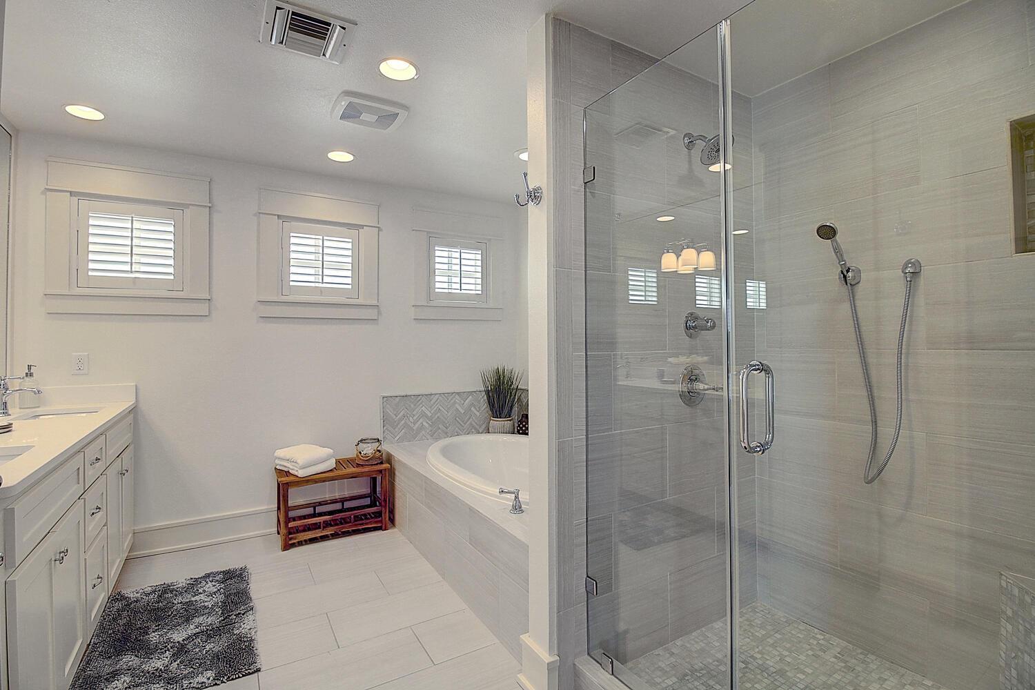 Primary King En Suite Bathroom, 3rd Floor