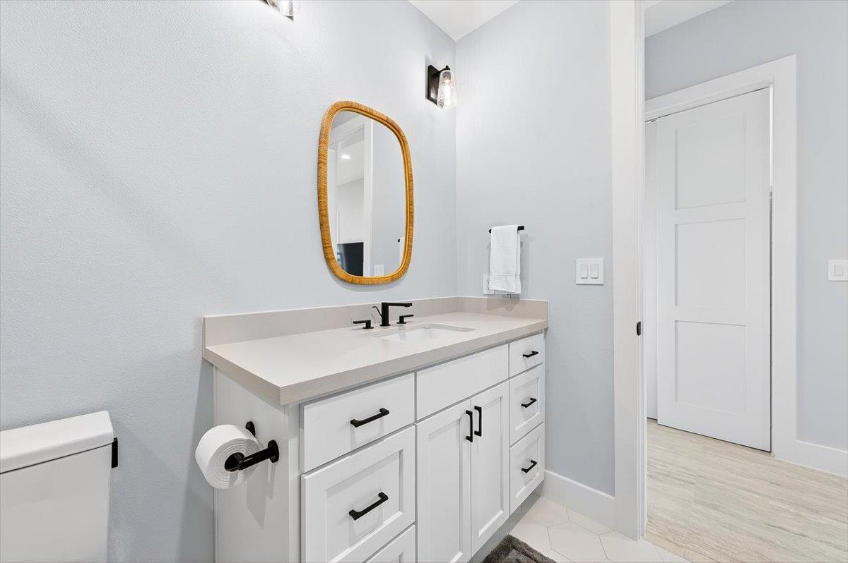 1st Floor, First King Bathroom