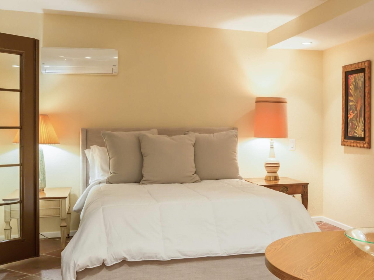 Luxurious and bright bedroom